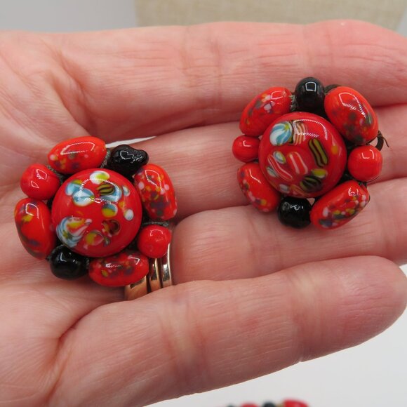 Vintage Red and Black Beaded Necklace and Clip On Earrings Set - Picture 9 of 14